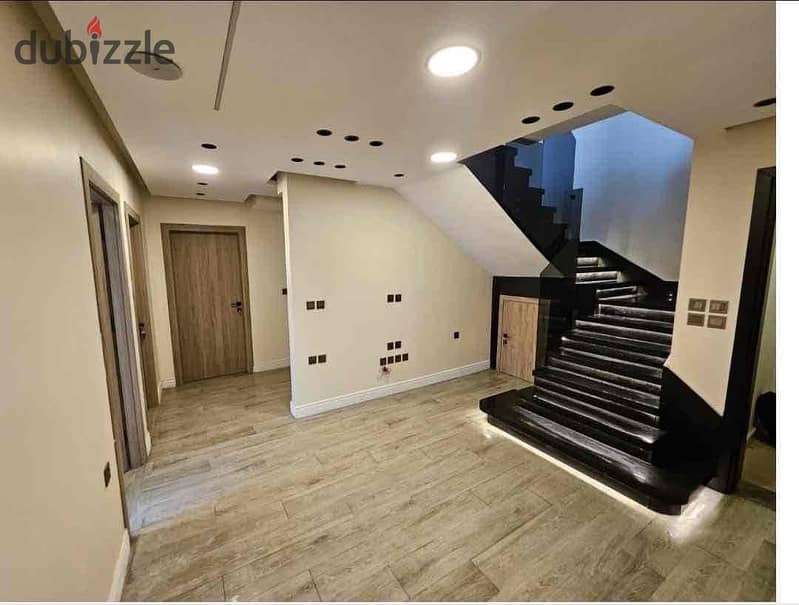 دوبلكس للإيجار في هايد بارك 0