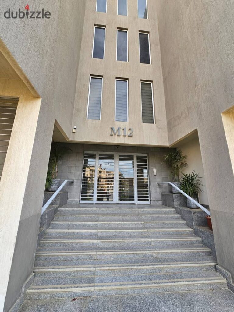 شقه 278 م  فيو لاند سكيب  بموقع استثنائي بجوار كارفور وقريبة من كل الخدمات , علي طريق الحريه مباشرة , المنطقة الثالثه بمدينة الشروق 0