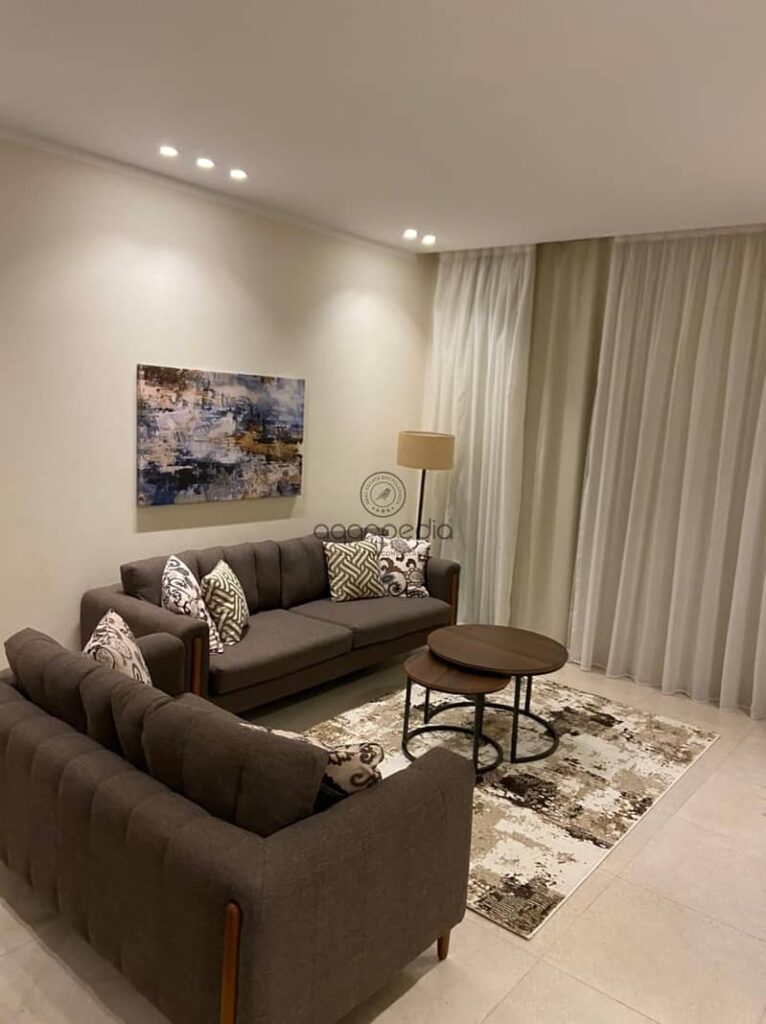 شقة دور أرضي للإيجار | Lake View Residence - • مفروشة بالكامل • إطلالة رائعة على البحيرة 0