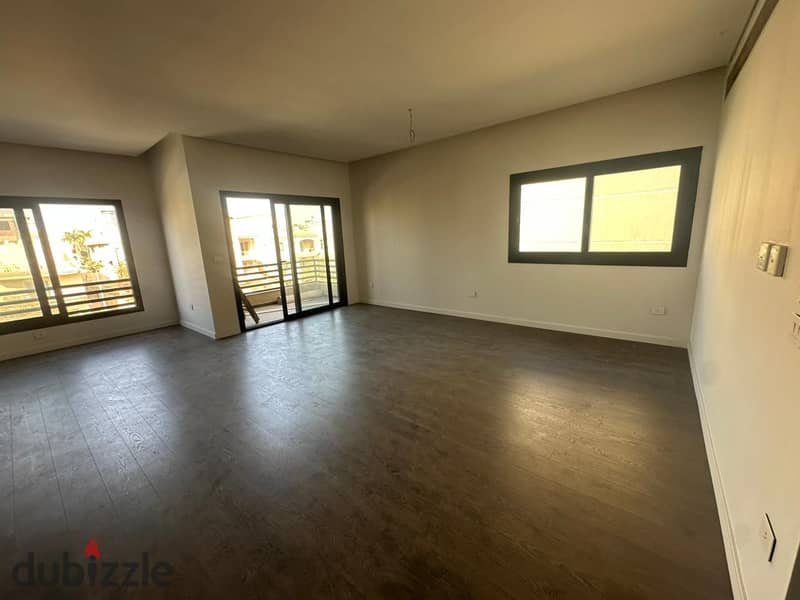 شقه للايجار نص مفروش فى كمباوند غرب الجولف 0