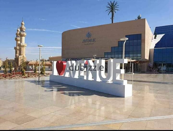 للإستثمار للبيع محل تجارى بأرقى مولات مدينة الرحاب والذى يخدم كثافة سكنية عالية داخل الرحاب وخارج الرحاب  مساحة كلية 81 متر بموقع فريد وإطلالة رائعة 0