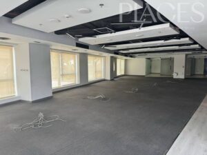 943,250 ج.م مقر إداري مميز للإيجار في قلب القاهرة الجديدة علي التسعين الجنوبي قريب من جميع الخدمات والمحاور الرئيسية مساحه 550 متر