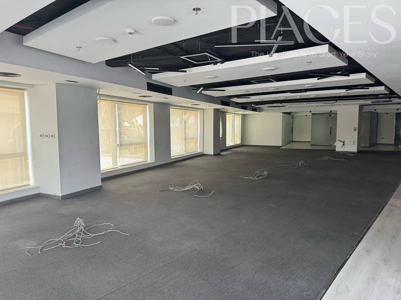 مقر إداري مميز للإيجار في قلب القاهرة الجديدة علي التسعين الجنوبي قريب من جميع الخدمات والمحاور الرئيسية مساحه 550 متر 0