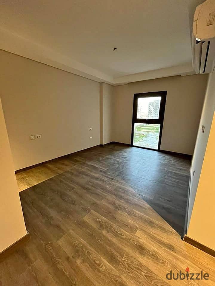 شقة غرفتين متشطبة بالتكيفات والمطبخ بأبراج زيد الشيخ زايد 0