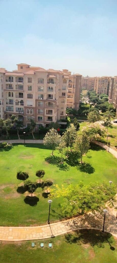 للبيع بسعر لقطه اول ساكن فى مدينتى مساحه107 متر فى البى2 فيو جاردن 0