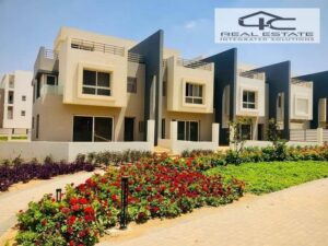 23,600,000 ج.م ب سعر مميز فيلا تاون هاوس كورنر 270م 4 غرف نوم استلام فوري متشطب بالتكيفات في كمبوند هايد بارك التجمع الخامس hyde park new cairo