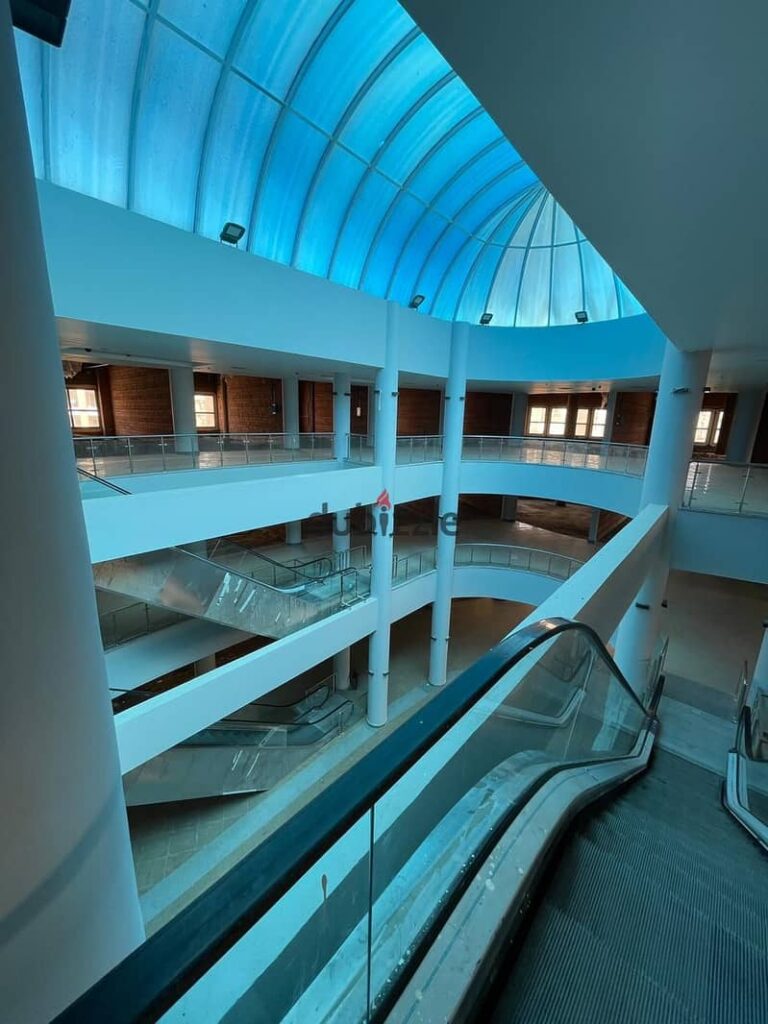 للإيجار محل 41 متر مجهز بالتكييفات في الشيخ زايد الحي ال 16 امام مول مزار مباشرة 0