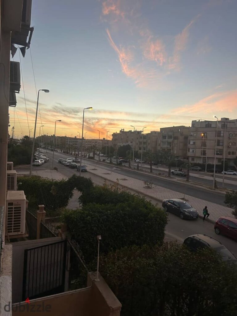 شقة للبيع بسعر مميز فى الحى السابع على ميدان الافق مباشرة sheikh zayed 0