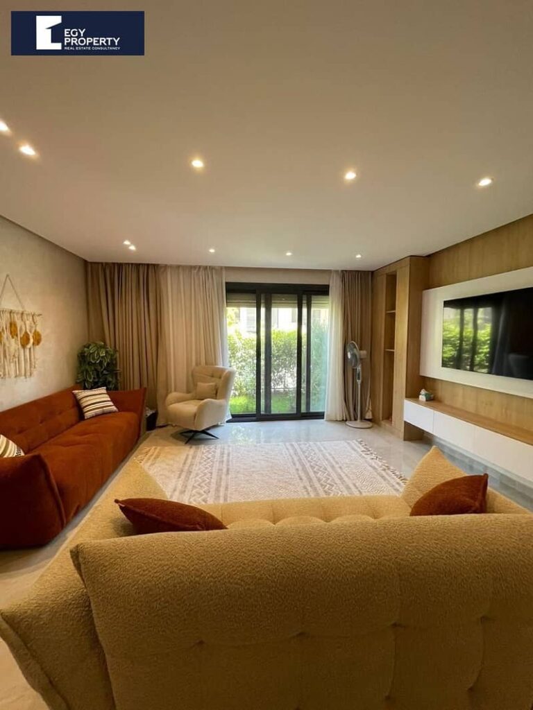 شقة بحديقة خاصة متشطبة بالكامل للبيع في كمبوند Sodic East - الشروق 0