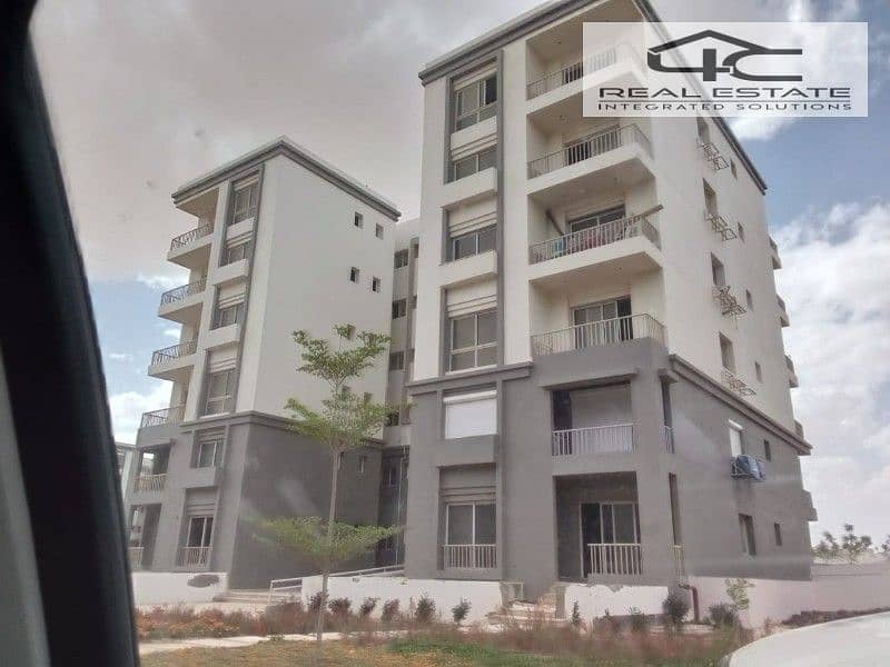 شقه للبيع ريسيل  ١٨٥ متر ف كمبوند هايد بارك open view بتقسيمه مميزه وسعر لا يقارن جاهزه للمعاينه والاستلام 0