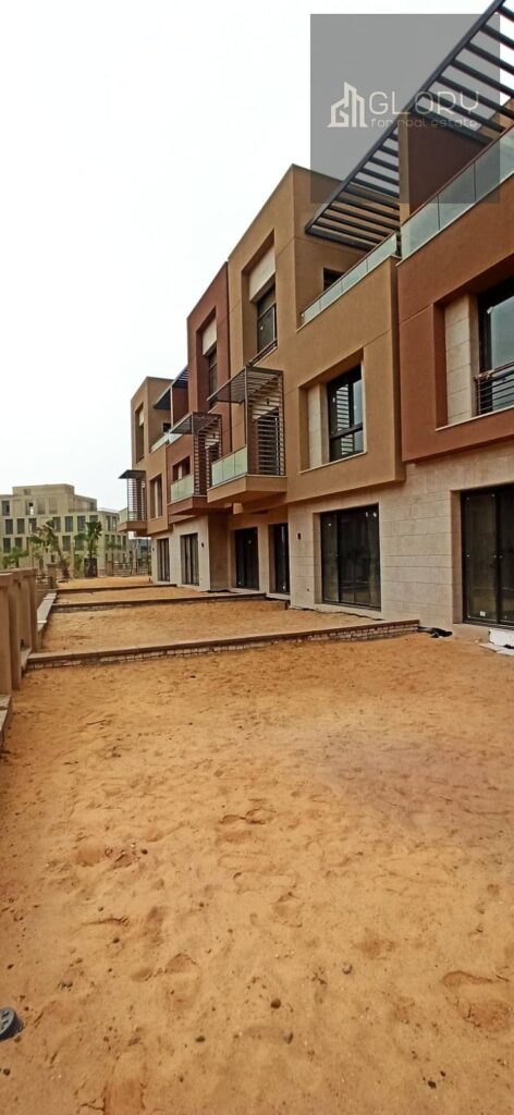 بأقل من سعر السوق تاون هاوس كورنر للبيع في ديستريكت 5 - مراكز - استلام فوري 0