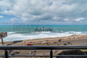 9,000,000 ج.م شقة للبيع 145 م كامب شيزار (علي البحر مباشرة)