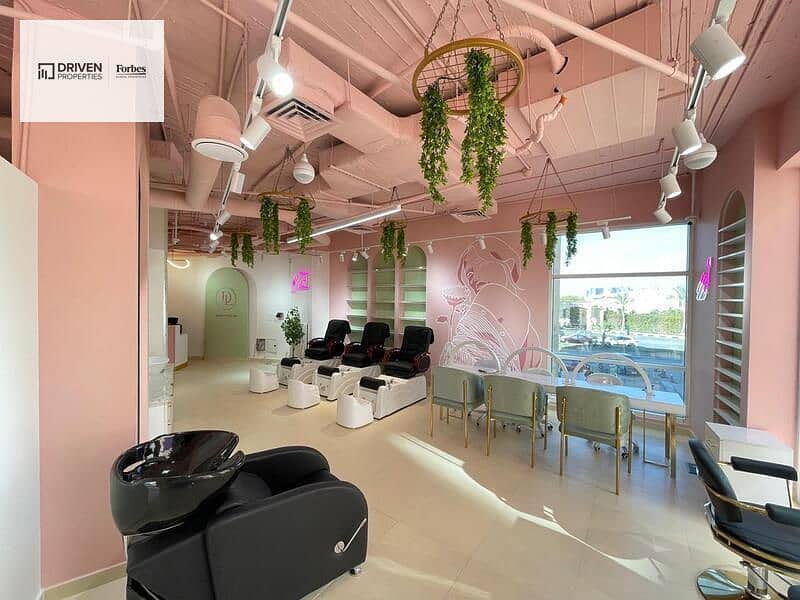 محل واجهه اماميه للبيع 140 م متشطب بالكامل - علي شارع الشباب في مول كارجو - الشيخ زايد -  Cargo Mall 0