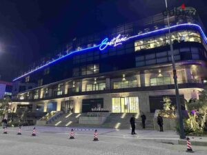 16,461,000 ج.م مكتب للبيع متشطب بالكامل علي التسعين الشمالي بدون مقدم والتقسيط لحد 6 سنين