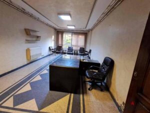 23,000 ج.م مكتب مفروش مرخص ادارى 100م / سابا باشا بالقرب من الترام مكيف دور ارضى للعيادات والشركات