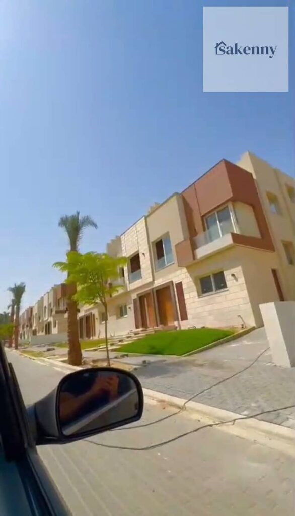 تاون هاوس استلام قريب بسعر شقه  – قلب التجمع الخامس في كمبوند ازار . 0