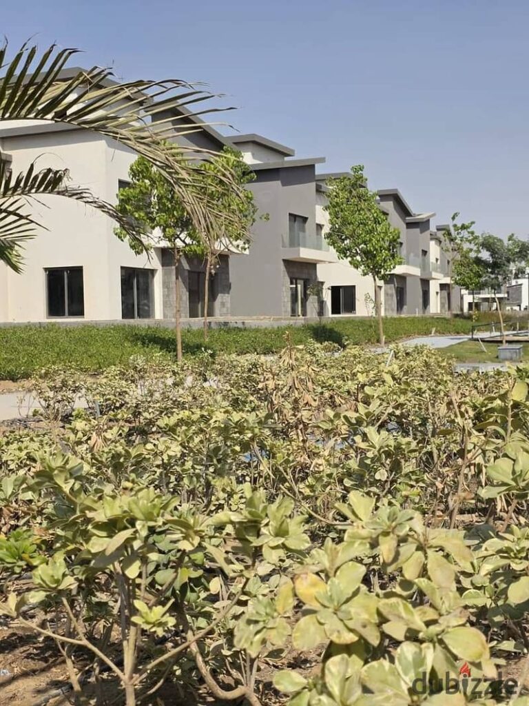 فيلا  تاون  هاوس للبيع  استلام  فوري  بأقل  سعر في  ماركت  داخل ارقي  كمبون  كريك  تاون  و هتقسط علي اطول فتره سداد  ممكنه  من غير اي زياده  في  السعر 0
