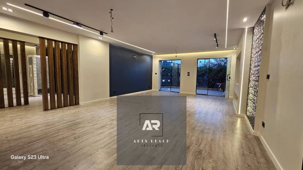 لمحبي الخصوصية أرضي بحديقة للبيع بالمطبخ تشطيبات سوبر لوكس في الرحاب 0