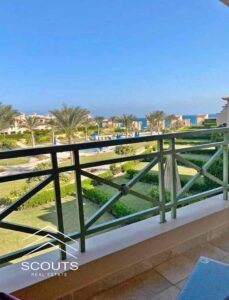 5,000,000 ج.م شاليه للبيع 3غرف علي البحر مباشرة صف اول علي ال pool متشطبه بالكامل بالقرب من جميع الخدمات في لافيستا العين السخنه لافيستا جاردنز la vista gardens