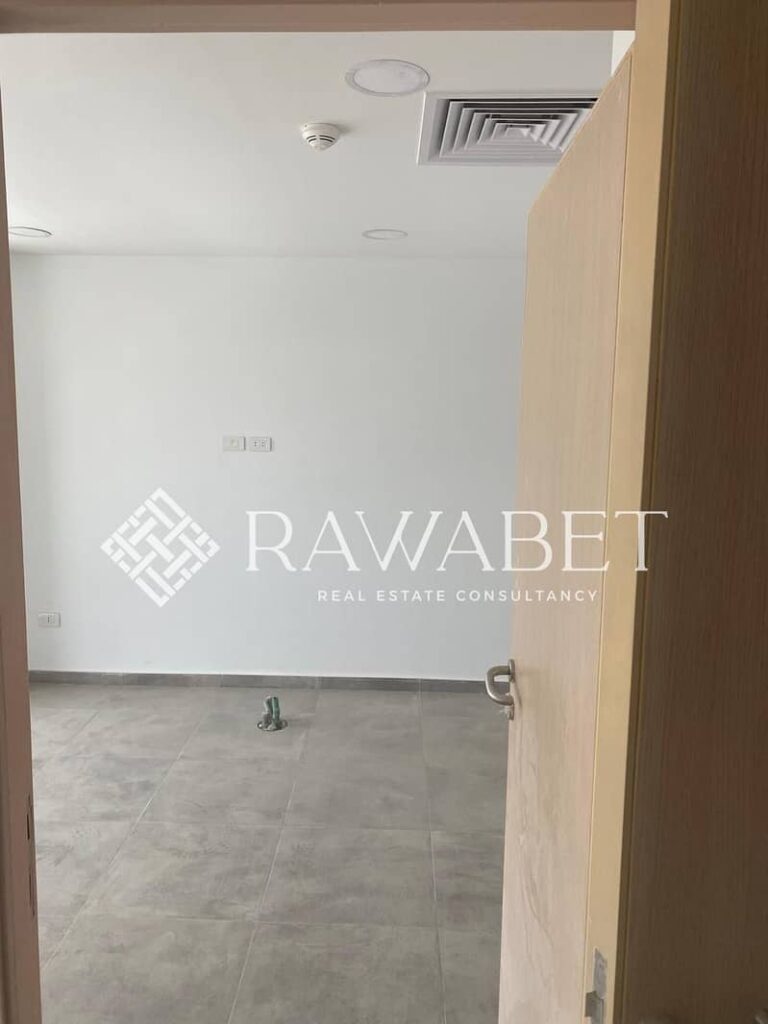 عيادة للايجار في سنترادا مول  علي المحور المركزي مباشرة  مساحة ٦٠ متر  مجهزة اسنان  غرفة  ريسبشن  تواليت 0