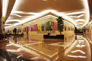 محل بيع 10 م في بيراميدز مول يخدم آلاف الزوار يوميًا في قلب العاصمة الإدارية بالقرب من النهر الأخضر ومحور الدائري الأوسطي 0