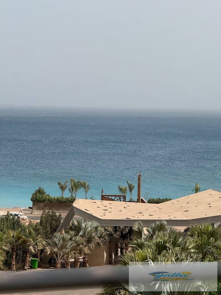 شاليه صف أول في المونت جلالة – فيو بانوراما بحر مباشر | فرش كامل 0