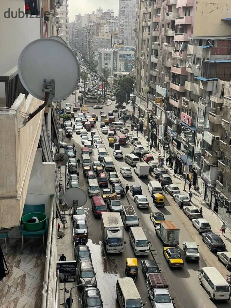 للبيع ميامي بشارع جمال عبد الناصر  بالدور السادس  ٣غرف نوم كبار وريسبشن ٣قطع  ١٥٠ متر وكاملة العدادة  ٣مليون و٨٠٠الف 0