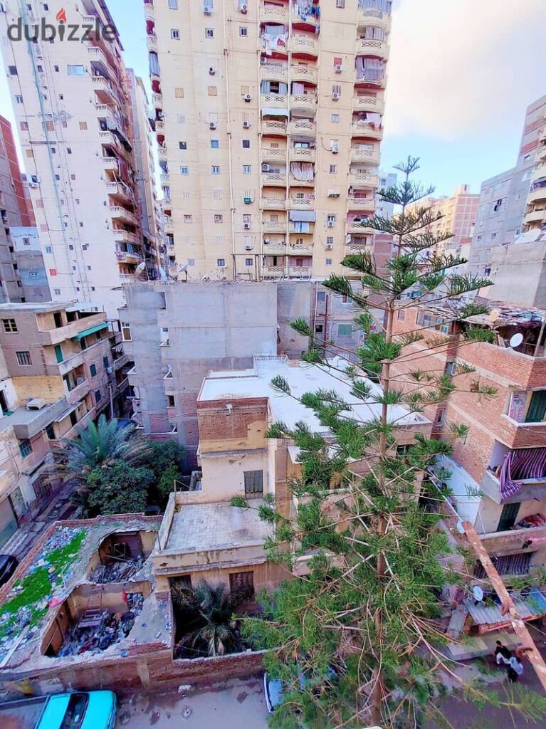 للبيع  ١٠٠م  ٣ غرف و صاله مربعه قطعتين  دور خامس  سيدى بشر ٢ مليون ١٥٠ الف 0