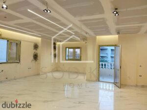 4,400,000 ج.م شقة للبيع بموقع استثنائي في الحي الرابع فيلات