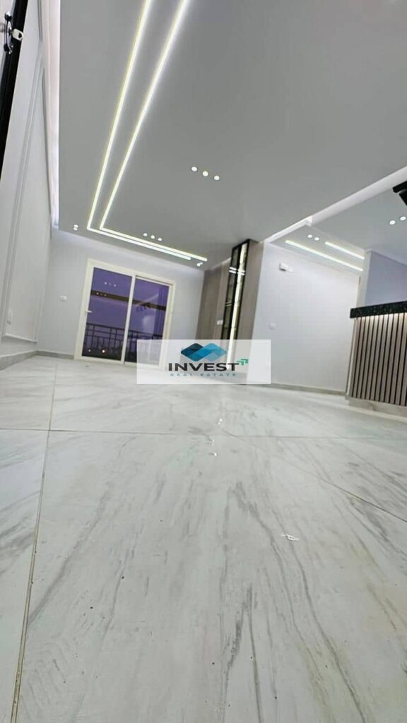 للبيع بمدينتى شقه نموزج 96م تشطيب خاص بالكامل فيو جاردن وشارع 0