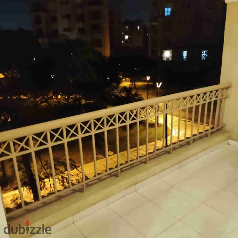 شقه ايجار مفروش في مدينتي مساحه 107 متر في B2 فرش مودرن بسعر لقطه موقع مميز بجوار الخدمات قريبه من الاوبن اير مول مطلوب سعر لقطه لسرعه الايجار 0