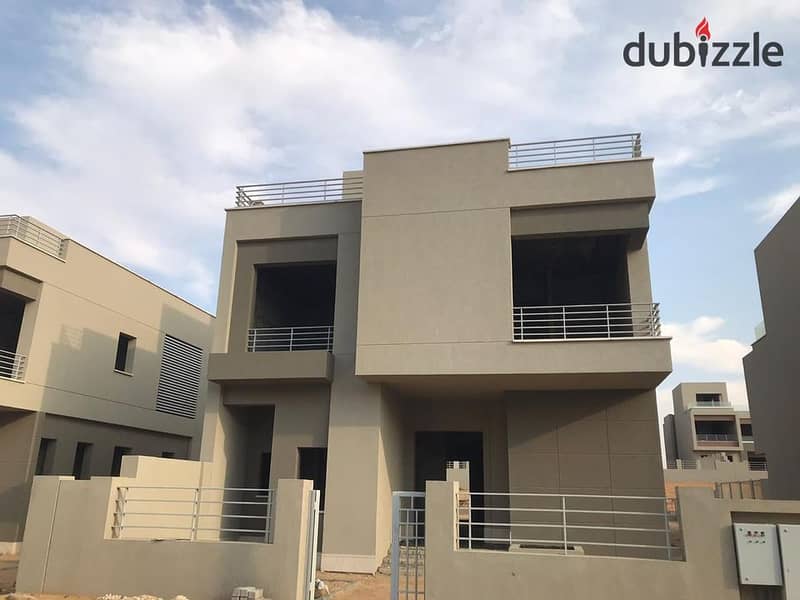 فيلا مستقله للبيع بحري و استلام فوري جاهزه ع السكن في كمبوند بالم هيلز قطاميه اكستنيشن Palm hills pk2 بالجولدن سكوير التجمع الخامس دقائق من AUC 0