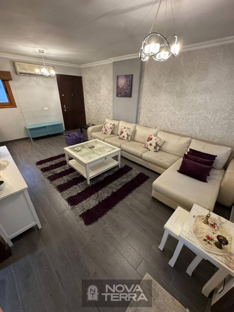 بينتهاوس للايجار المفروش  ٤غرف نوم مفروش و مكيف بالكامل و علي شارع رئيسي و قريب جدا من سعودي ماركت 0