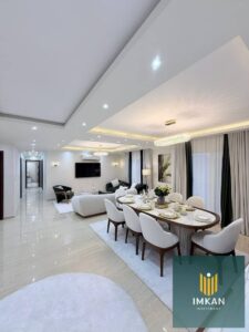 12,500,000 ج.م شقة للبيع 191م استلام فورى متشطبة بكامل محتويتها (الفرش/اجهزة /التكييفات/المطبخ ) فى القاهرة الجديدة كمبوند امورادا التجمع الخامس امام هايد بارك