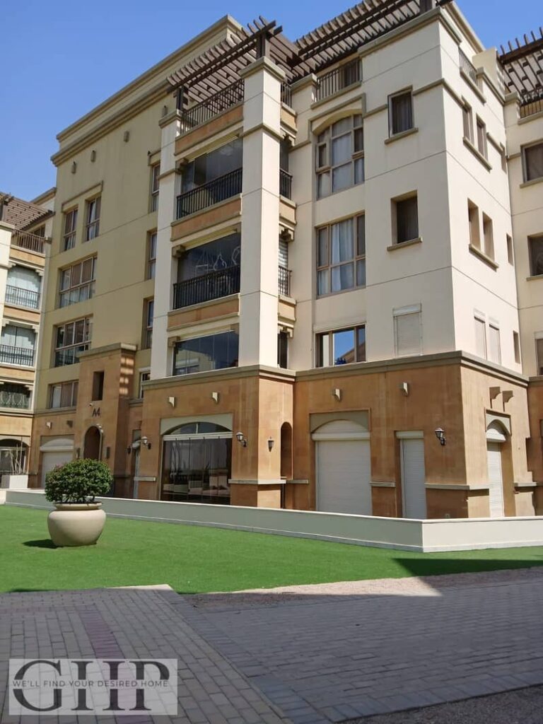 شقة مفروشة بالكامل بجاردن للإيجار في أب تاون المقطم – 180 م 0