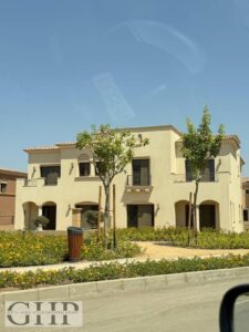 توين هاوس زاوية للبيع في سيتي جيت، مساحة البناء 280 م على أرض مساحتها 395 م 23,700,000 ج.م