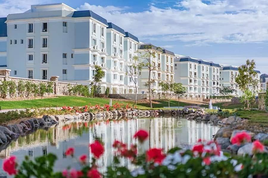 موقع مميز جدا اي فيلا روف 4 غرف للبيع في كمباوند ماونتن فيو هايد بارك التجمع الخامس 0