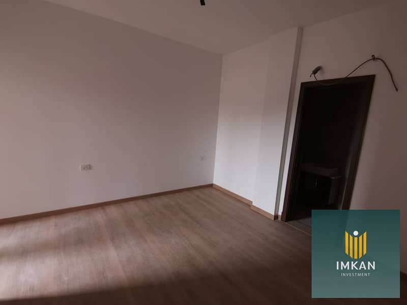 شقة للبيع بالتكييفات استلام فورى متشطية بالتقسيط فى القاهرة الجديدة بكمبوند فيفث سكوير المراسم  - التجمع الخامس 0