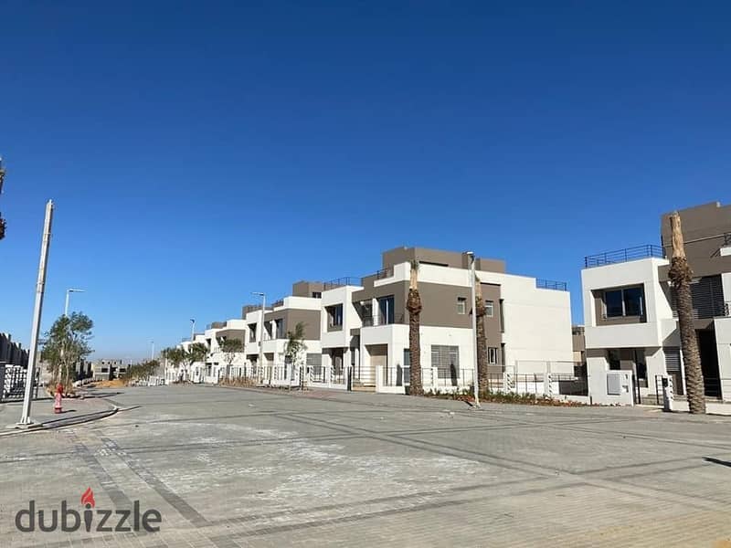 فيلا تاون هاوس ميديل للبيع بحري و استلام فوري جاهزه ع السكن في كمبوند بالم هيلز قطاميه اكستنيشن Palm hills pk2 بالتجمع الخامس الجولدن سكوير 0