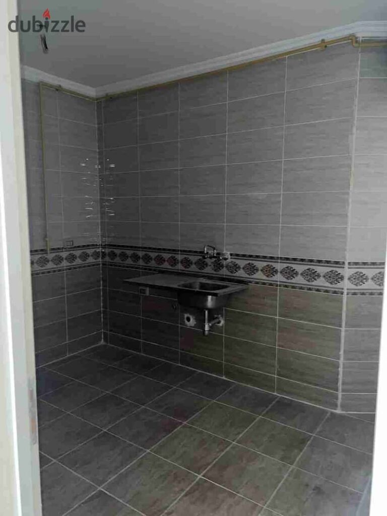 ١٣١م للايجار قانون جديد بالرحاب٢ بالمرحله السابعه الجديده دور أول على شارع رئيسي وميدان 0