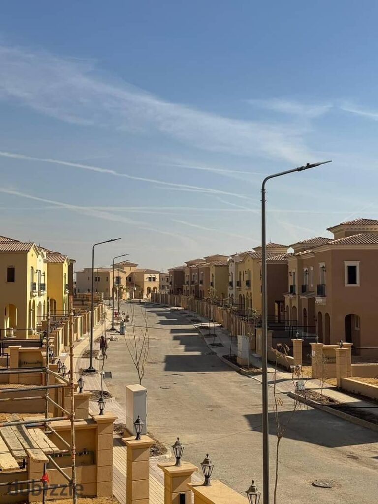 فيلا تاون هاوس ميديل ريسيل استلام فوري للبيع اقل من سعر الشركه في كمبوند سيتي جيت ديار القطريه city gate التجمع الخامس 0