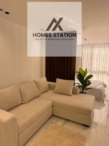 50,000 ج.م استوديو للإيجار داخل Porto New Cairo، مناسب للأفراد الباحثين عن سكن عملي ومريح داخل كمبوند متكامل. الوحدة مفروشة بالكامل وجاهزة للسكن الفوري