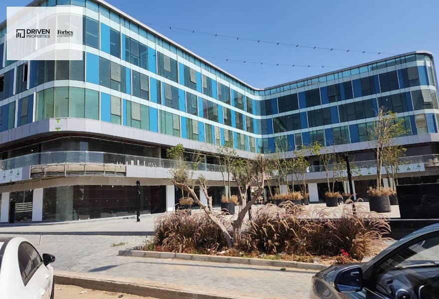 استلام فوري عياده للايجار متشطبه في سينترو زايد مول  Centro Zayed Mall بالقرب من ريتزي مول الشيخ زايد الجيزه 0