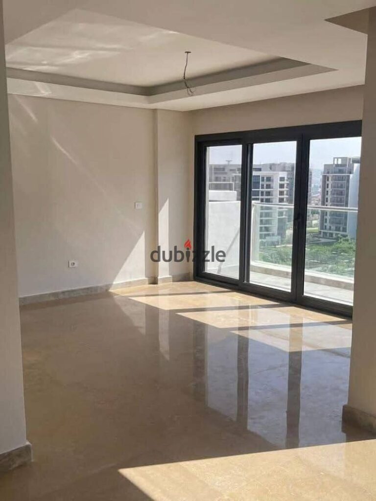 استوديو للبيع استثمار مميز او سكن في zed west الشيخ زايد بجوار الجامعه الكنديه _ طريق النزهه دقايق من هابير وان طريق 26 يوليو _ دقايق من وصه دهشور 0