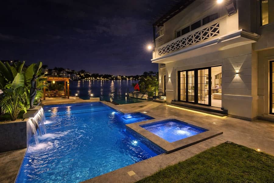 فيلا ستاندالون علي اللاجون دايركت في كمبوند جاهز ومتكامل الخدمات لفتره محدوده في mountain view icity التجمع بلتقسيط 0