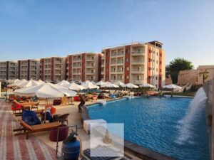 1,550,000 ج.م Chalet for Sale 62 sqm – Soly Coast, North Coast (KM 82) Fully finished chalet with a practical layout, located inside Soly Coast Resort – North Coast