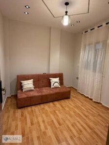 27,000 ج.م شقة مفروشة بجاردينيا هايتس 1 على شارع التسعين قريب من كل مناطق التجمع والخدمات الرئيسية. أمن وحراسة: بوابات آمنة وكاميرات مراقبة 24 ساعة. مساحات خضر