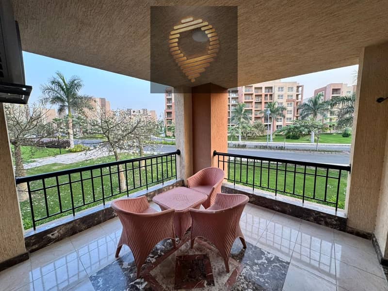 للبيع شقة 200 متر تشطيبات خاصة علي فيو جاردن و شارع بالـ B8 في مدينتي 0