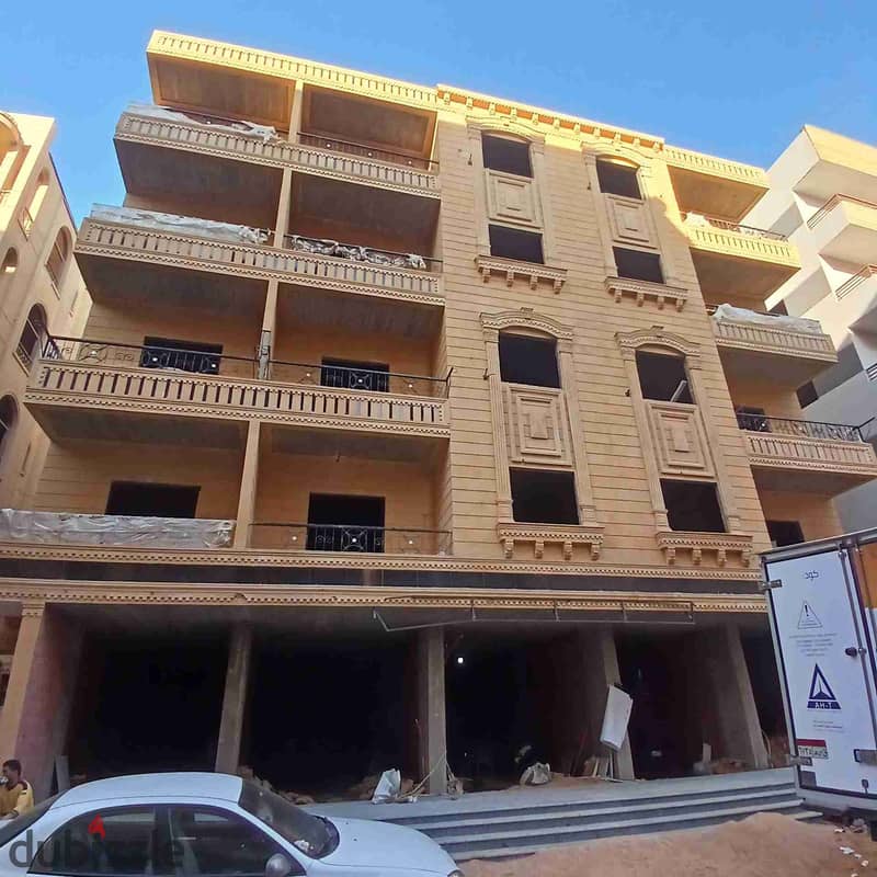 محل تجاري 100م للبيع خطوات لبوابه حورس حدائق الأهرام 0