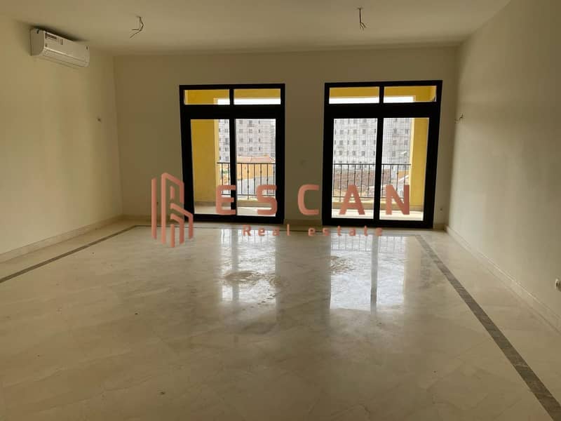 شقة ايجار فى كمبوند ميفيدا بالمطبخ والتكييفات تشطيب سوبر لوكس 0